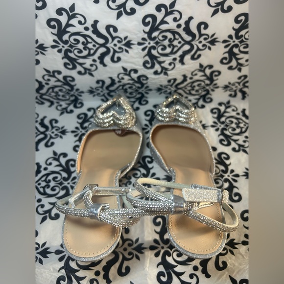 NWOT Rhinestone Stiletto Heel with Three Hearts - Picture 9 of 13
